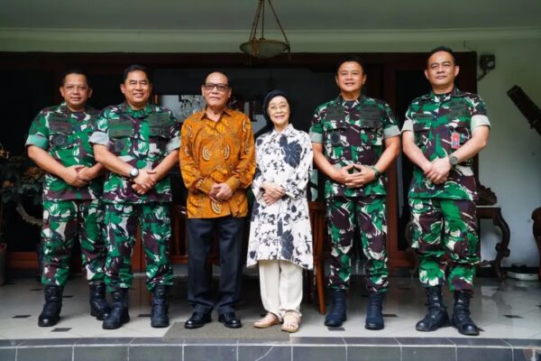 Dansesko TNI Anjangsana Dengan Mantan Panglima TNI Jenderal TNI (Purn) Endriartono Soetarto
