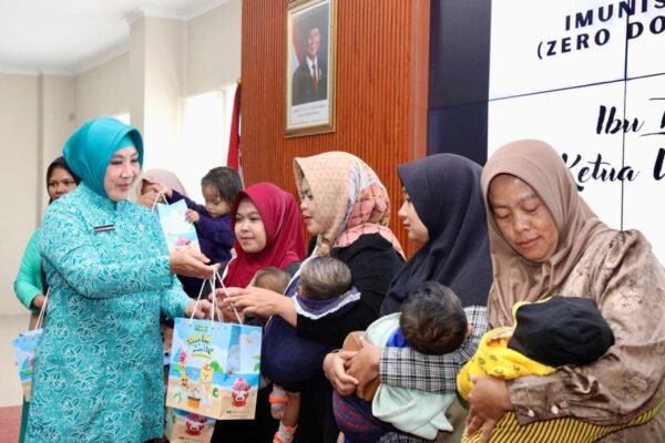 Ketum TP PKK Tri Tito Karnavian Buka Gebyar Imunisasi Anak dengan Zero Dose di Tasikmalaya