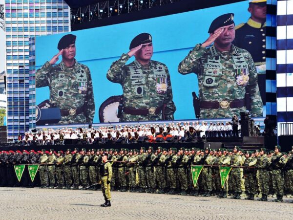 KASAL Dampingi Presiden RI saat Puncak Perayaan HUT ke-80 TNI di Lapangan Silang Monas