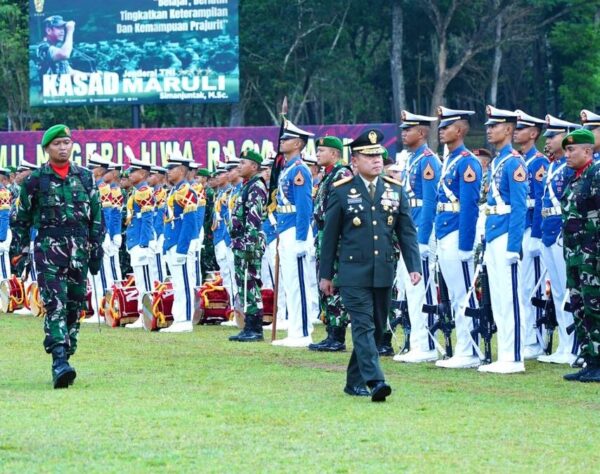 Wakil Gubernur Akmil Pimpin Jalannya Upacara HUT ke-80 TNI