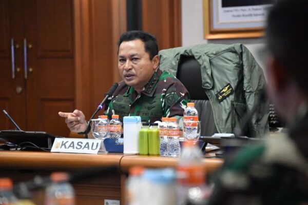 Kerja Keras Berbuah Penghargaan: KASAU Apresiasi Dankoharmatau dan Kadislitbangau atas Inovasi Smoke Demo Udara