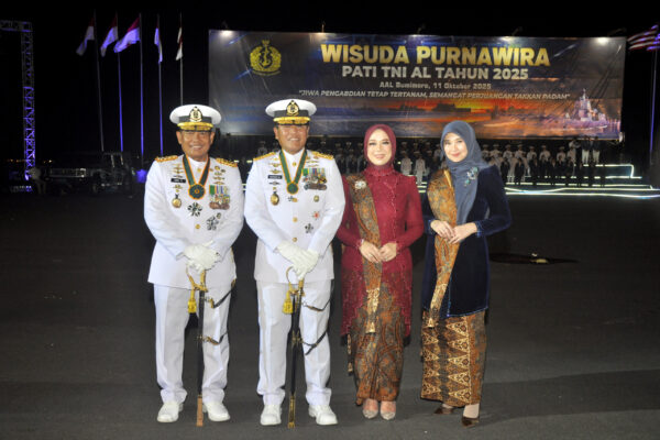 Pangkormar Hadiri Upacara Wisuda Purnawira Pati TNI AL di Akademi Angkatan Laut Surabaya