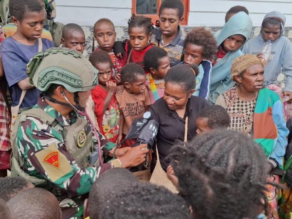 TNI AL Merangkul Warga Obano: Satgas Yonif 4 Marinir Pererat Silaturahmi Lewat Ibadah dan Bakti Kesehatan