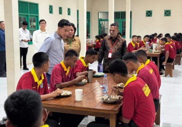 Sambangi SMA Siwalima Ambon, Wapres Beri Semangat Belajar kepada Siswa