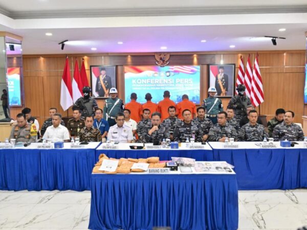TNI AL bersama PAM Pelabuhan Tanjung Priok Tangkap Empat Orang Pembawa 10 Kg Sabu dari Pontianak