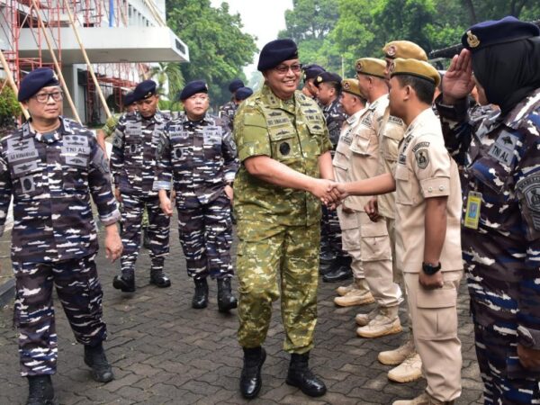 Aslog Kasal Tekankan Profesionalisme dan Soliditas dalam Apel Khusus Kewasgiatan Slogal di Mabesal