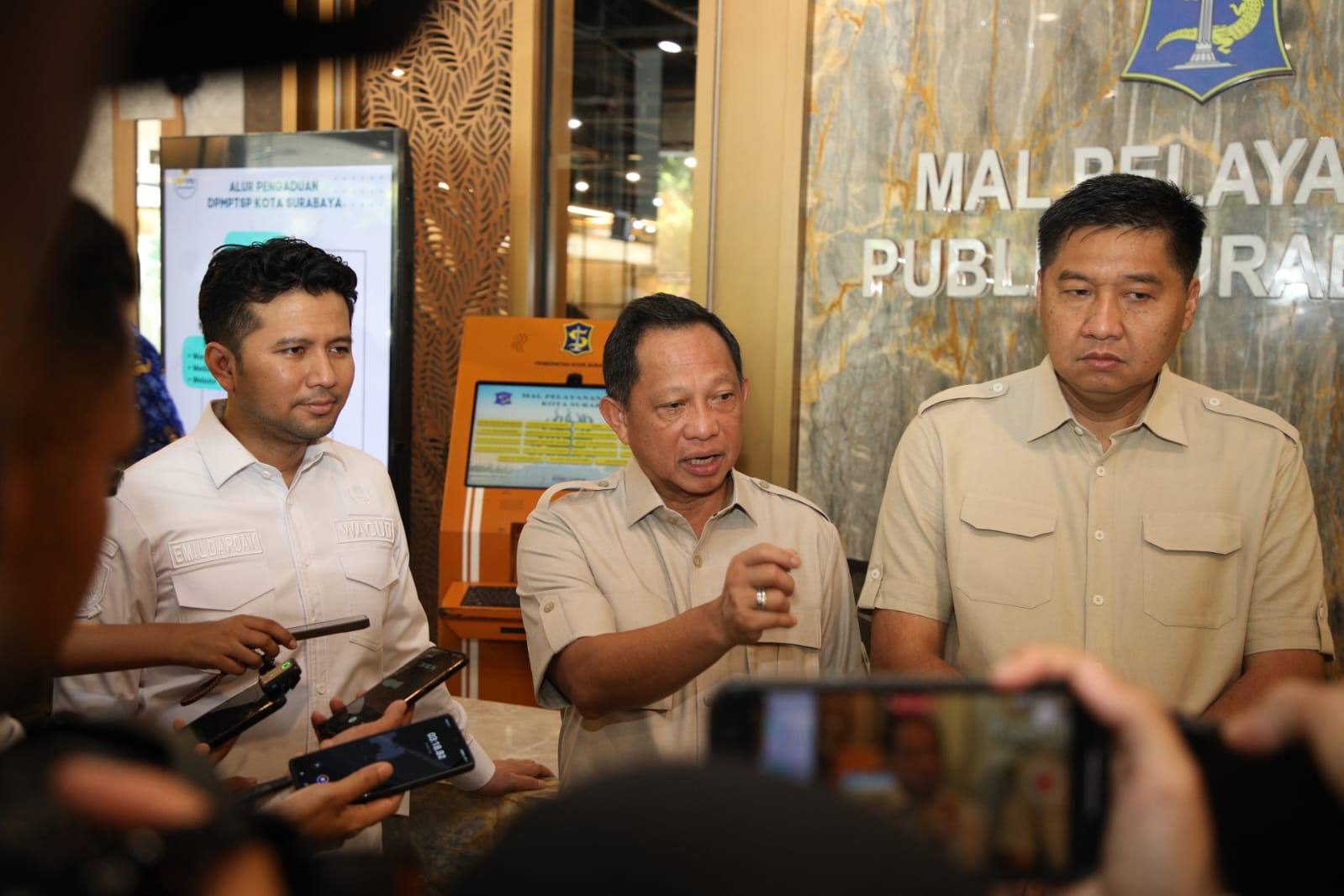 Pastikan Pelayanan Berjalan Optimal, Mendagri dan Menteri PKP Tinjau MPP Kota Surabaya