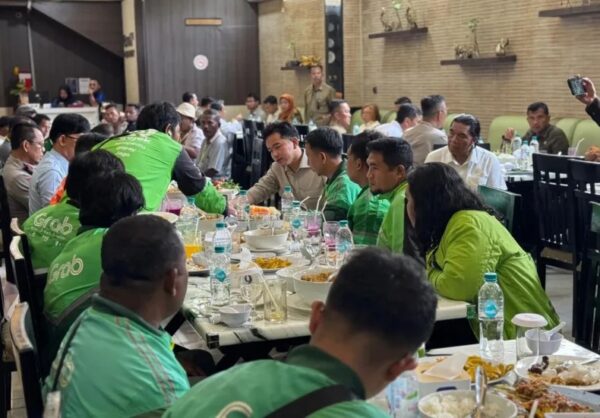 Wapres Gibran Santap Siang Bersama Komunitas Ojol dan Nelayan Ternate