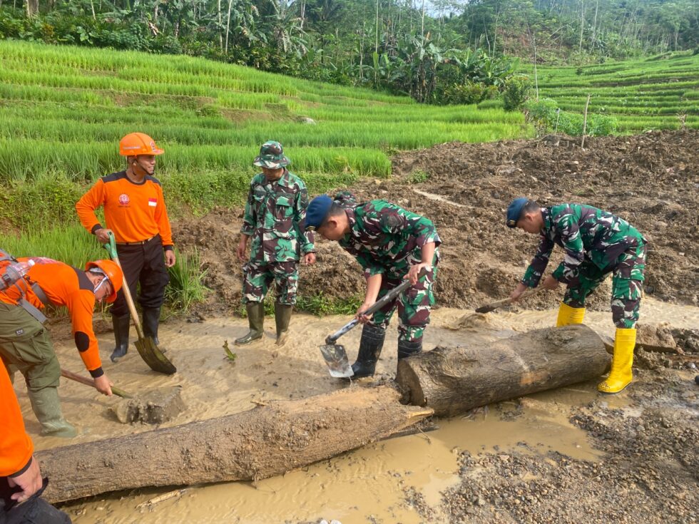 Hari Kesembilan, Prajurit Lanud J.B. Soedirman Terus Cari Korban Longsor Banjarnegara