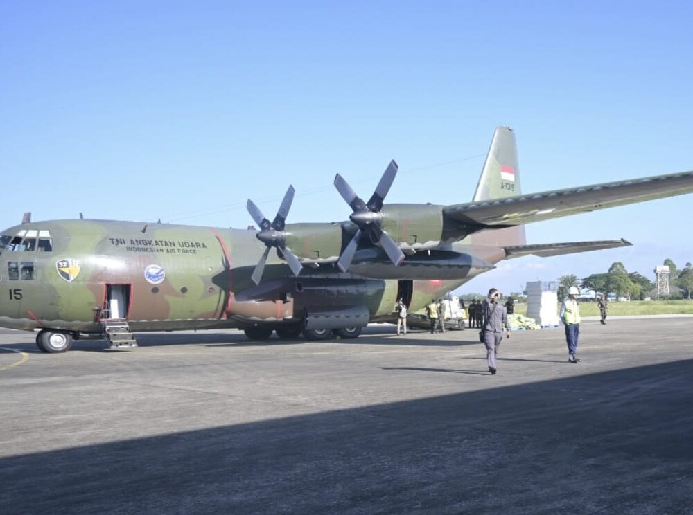 C-130 Hercules TNI AU Angkut 20 Ton Bantuan ke Lhokseumawe