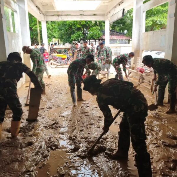 TNI Kerahkan Puluhan Prajurit Pulihkan RSUD Aceh Tamiang Pasca Banjir