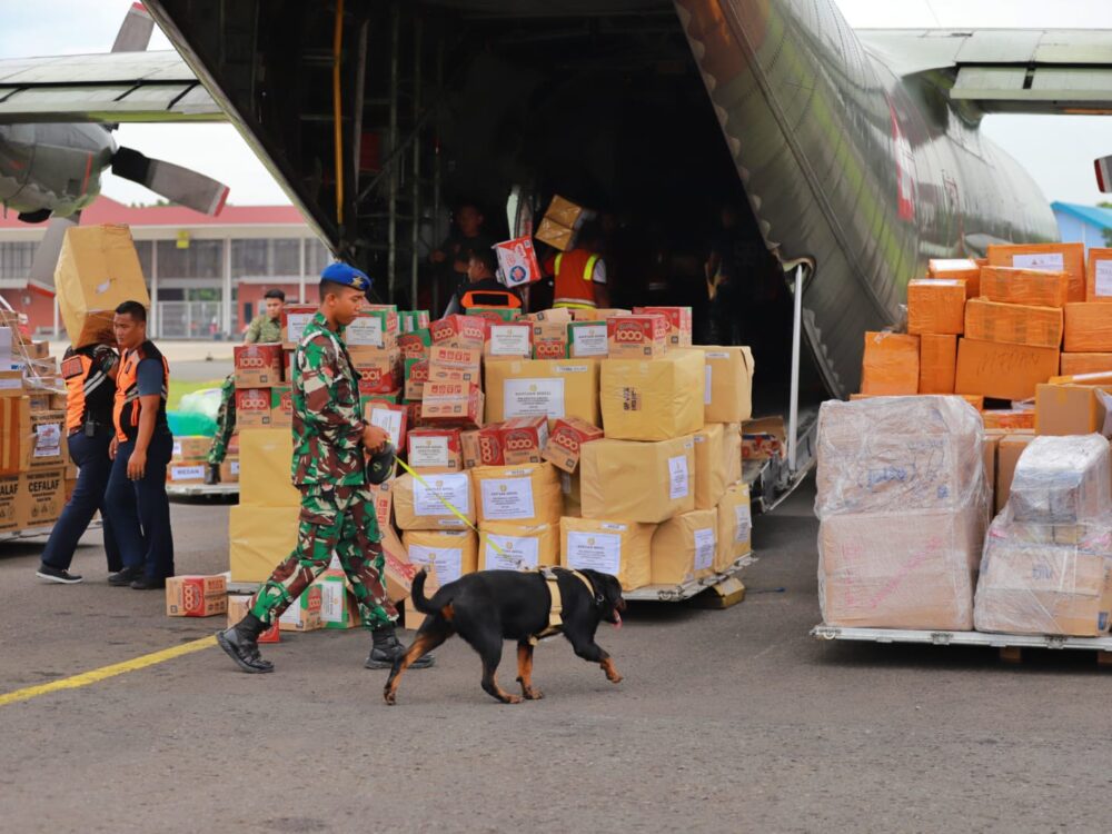 TNI AU Salurkan Lebih dari 400 Ton Bantuan ke Sumut, Sumbar, dan Aceh