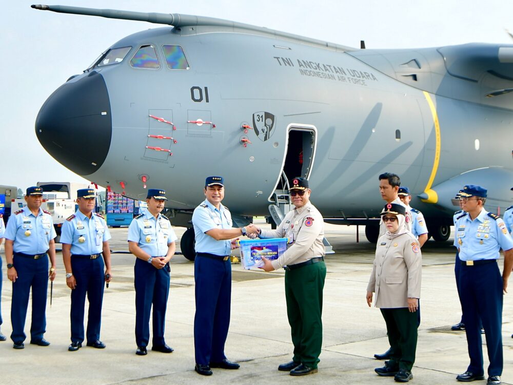 TNI AU Peduli, KASAU Serahkan 27,7 Ton Bantuan untuk Korban Bencana Sumut, Sumbar, dan Aceh