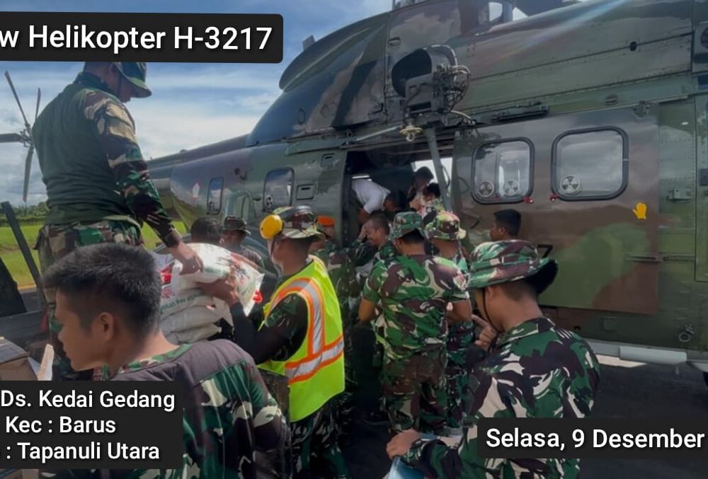 Super Puma TNI AU Kirim 3.600 Kg Logistik untuk Warga Kabupaten Tapanuli Utara