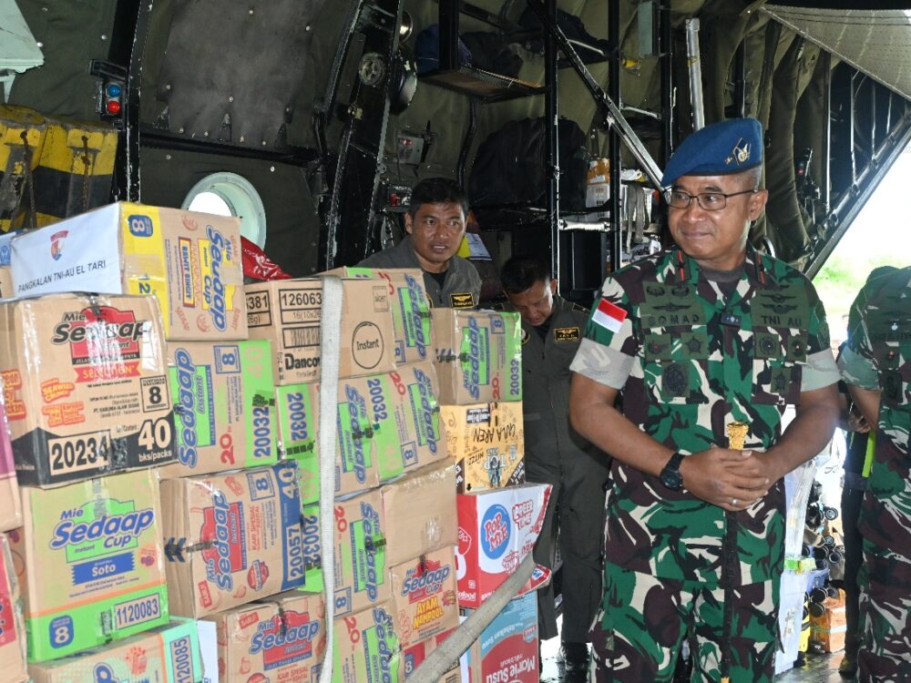 Peduli Bencana Sumatera, Lanud El Tari Salurkan 3,7 Ton Bantuan Kemanusiaan