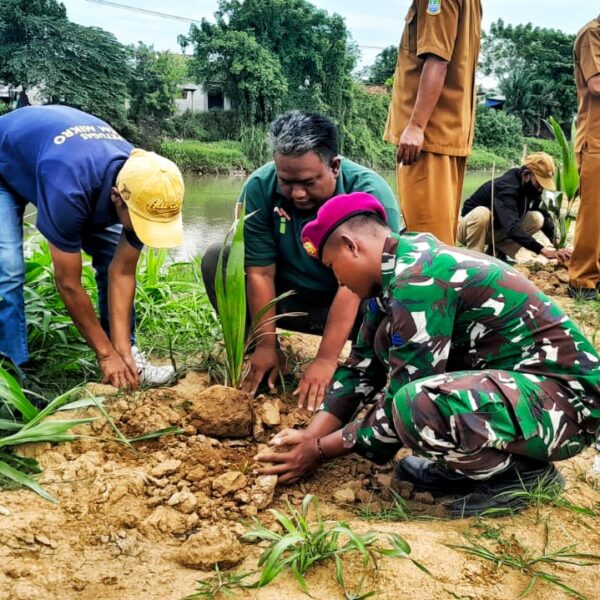 Mitigasi dan Cegah Dini Bencana, Korps Marinir TNI AL dan Pemprov Jabar Tanam 7.000 Pohon di Pinggiran Sungai