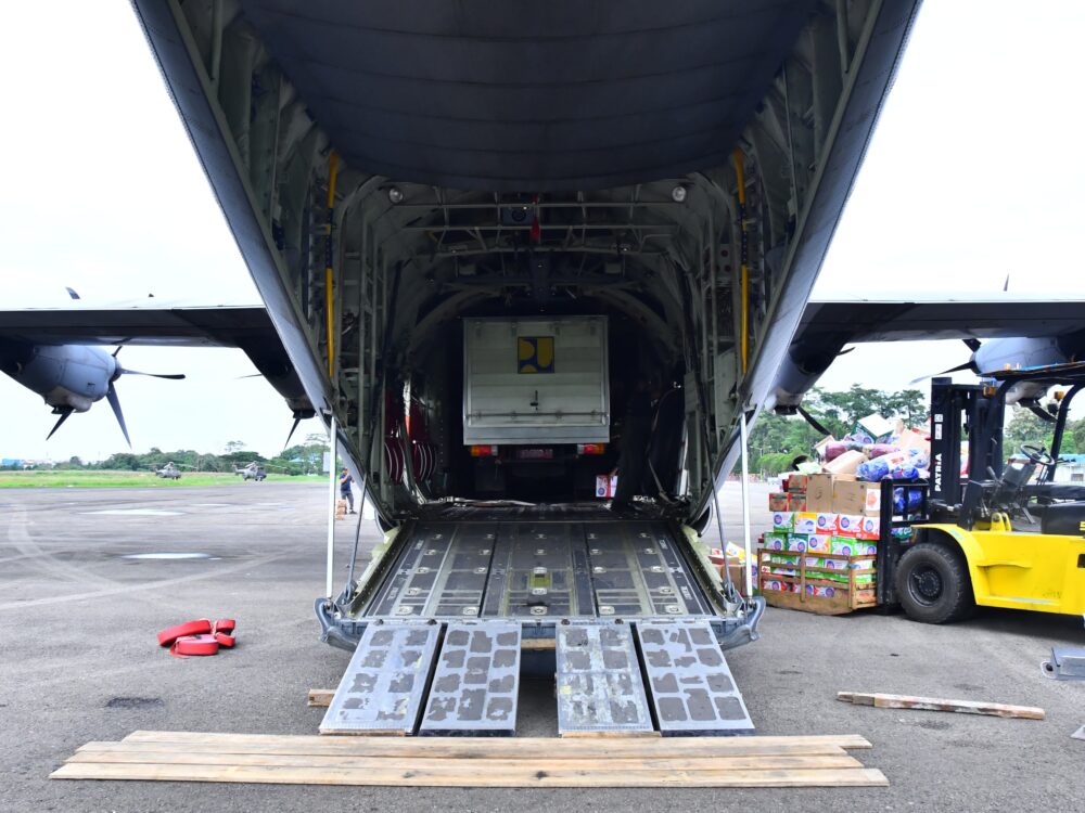 TNI AU Kirim Dua Mobil Penjernih Air Kementerian PU untuk Korban Bencana Sumatera