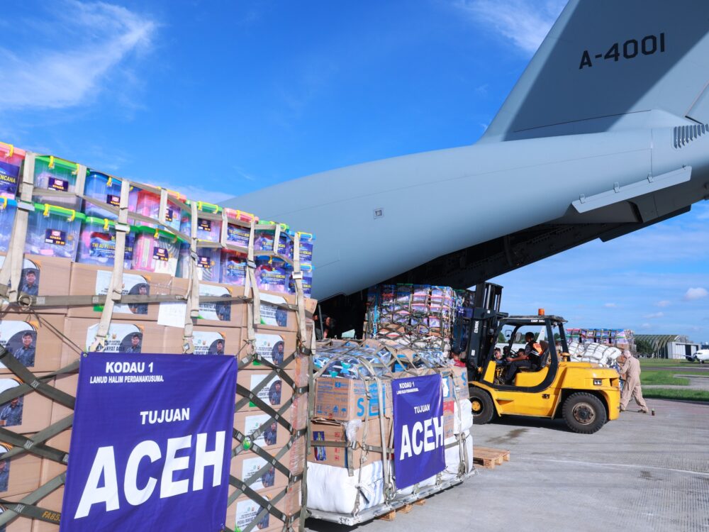 A400M Distribusikan Bantuan ke Masyarakat Terdampak Banjir di Aceh
