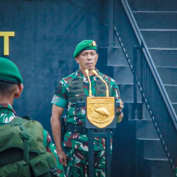 Tonting YWPJ Awali Upacara Hari Juang Korps Infanteri Ke-77 Dipimpin Pangdam Kasuari : Hari Juang Infanteri Momentum Meneguhkan Jati Diri Prajurit Bersama Rakyat
