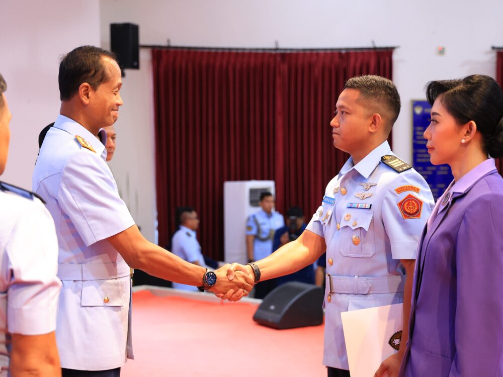 Dankodiklatau Tutup Pendidikan Sekkau A-117: Perwira TNI AU Harus Jadi Pemimpin Berintegritas dan Agen Perubahan bagi Satuan