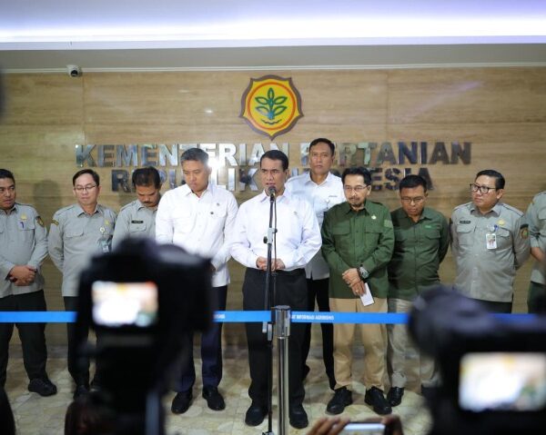 Hadapi Nataru, Mentan Amran Ingatkan Produsen Patuhi HET dan Pastikan Stok Pangan Aman