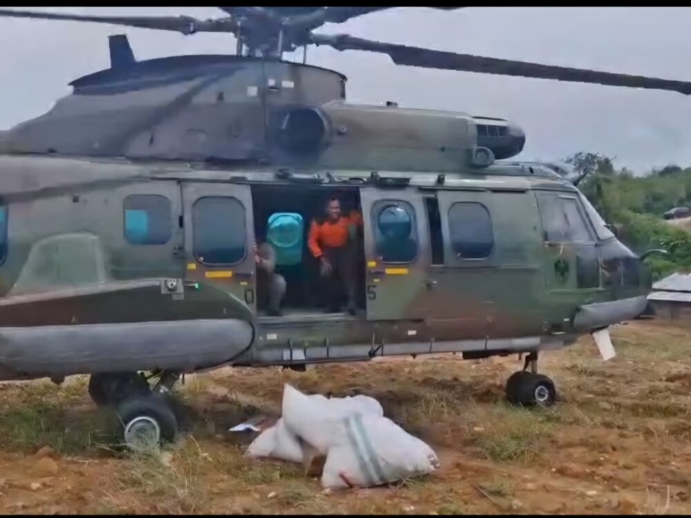 Jangkau Empat Titik di Dua Kabupaten, Caracal TNI AU Salurkan 2.500 Kg Bantuan
