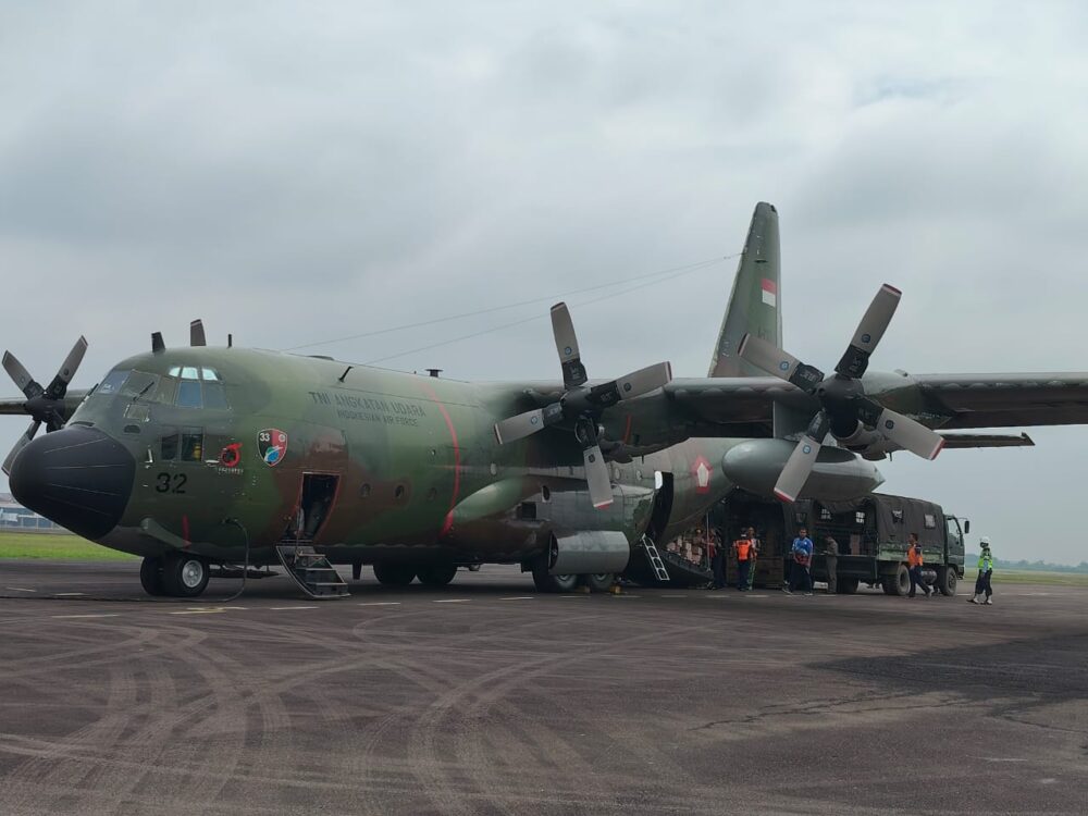 Dari Palembang menuju Aceh, Lanud SMH Salurkan 7 Ton Bantuan Kemanusiaan