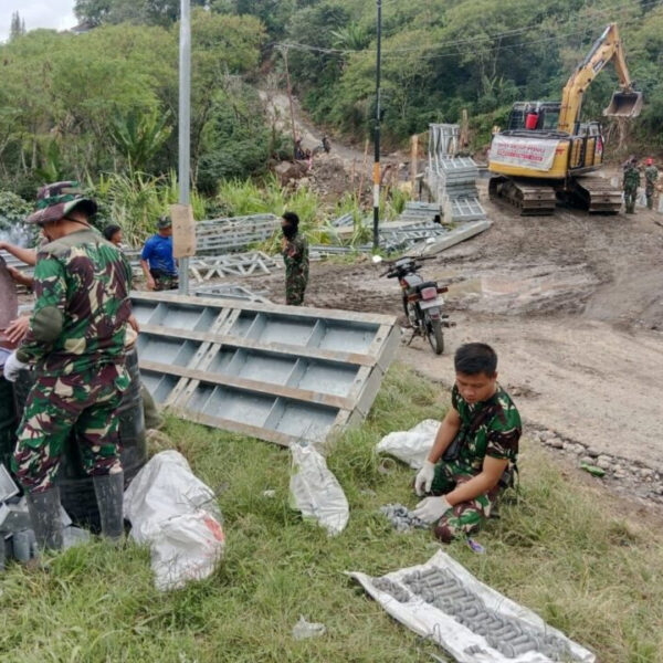 Satgas Gulbencal Bangun Jembatan Bailey di Desa Lot Bener, Bener Meriah