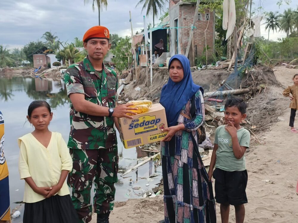 Yon Parako 472 Salurkan Bantuan untuk Korban Bencana Sumatera