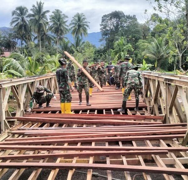 TNI AD Lanjutkan Pembangunan Tujuh Jembatan Bailey dan Lima Jembatan Armco di Sumbar