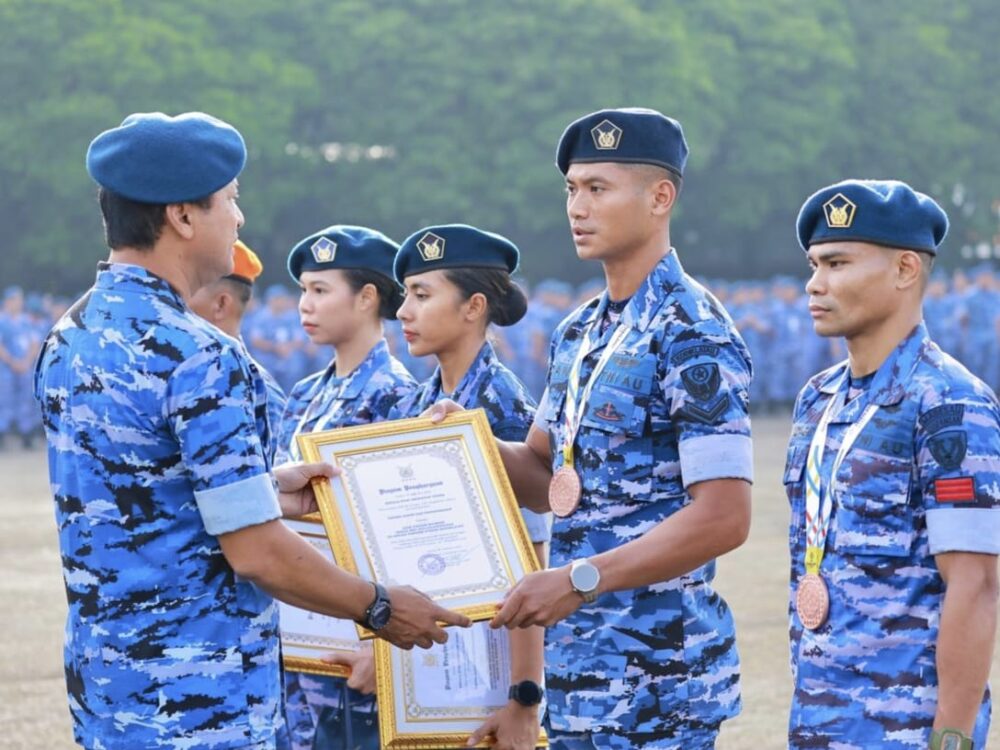 KASAU Beri Penghargaan kepada Lima Atlet TNI AU Peraih Medali SEA Games 2025