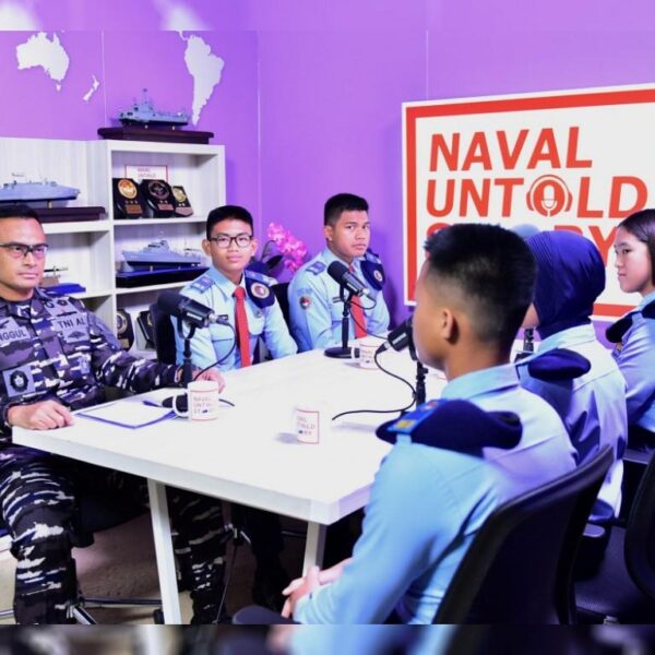 Kadispenal Berbagi Inspirasi dan Wawasan Terkait TNI AL kepada Siswa SMA Taruna Nusantara