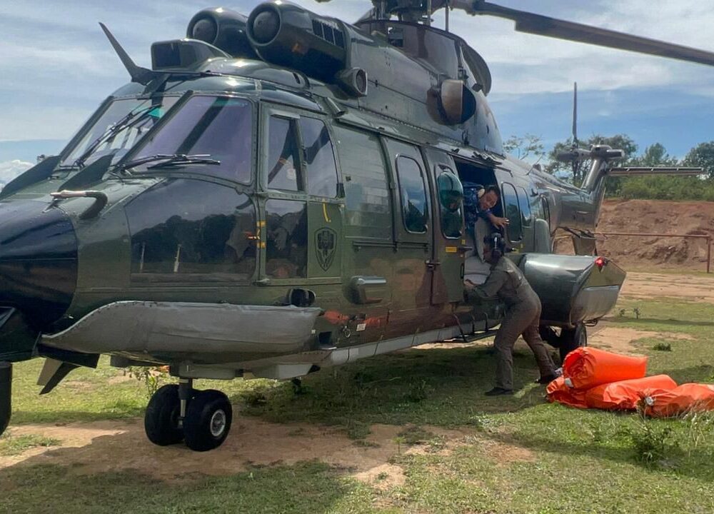 Akses Darat Terputus, Kaskodau I bersama Kru Helikopter Caracal Jangkau Warga Terisolasi di Aceh Tengah