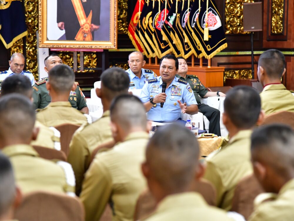 KASAU Dampingi Menhan RI Bekali Kadet KKRI
