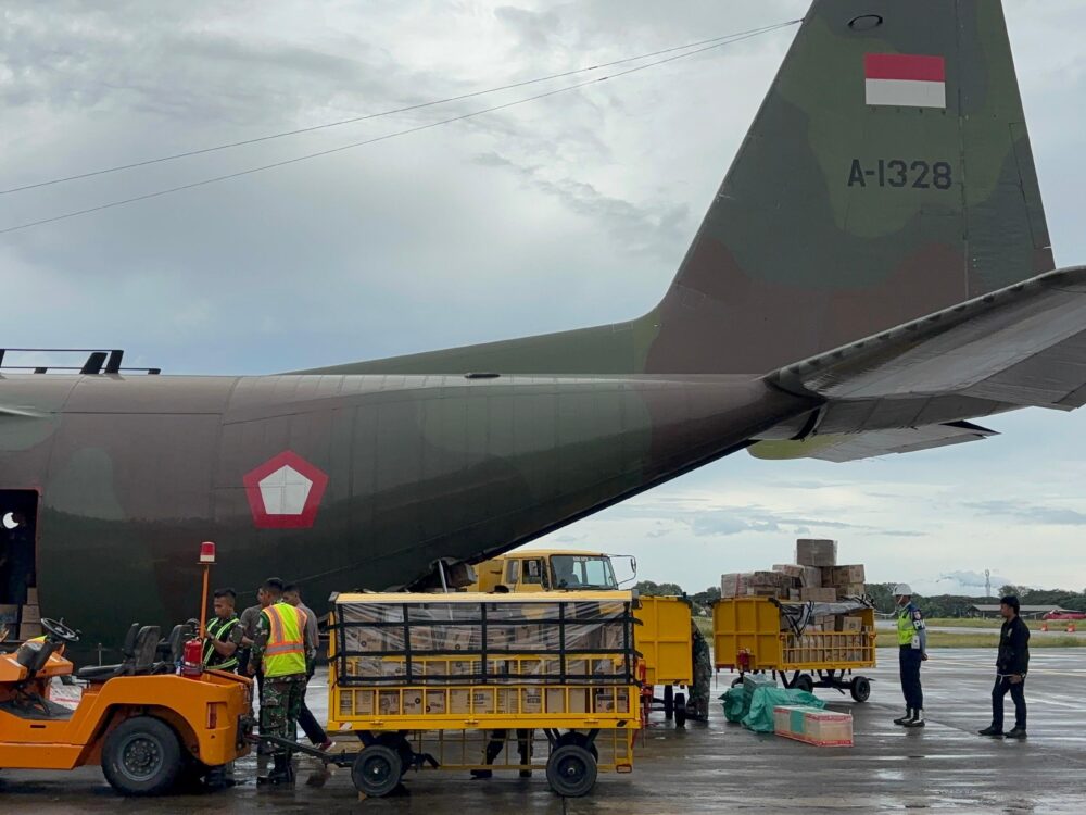 Dua Hercules TNI AU Kembali Kirim 12,2 Ton Bantuan ke Aceh