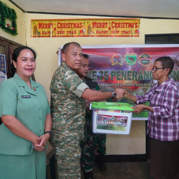 Peringati HUT ke-75 Penerangan TNI AD – Pendam XVIII/Kasuari Hadir Menyapa Pensiunan Wartawan dengan Empati Kepedulian