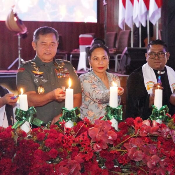 Natal Bersama di Kupang, KASAD Ajak Prajurit Jembatani Program Pemerintah dan Rakyat