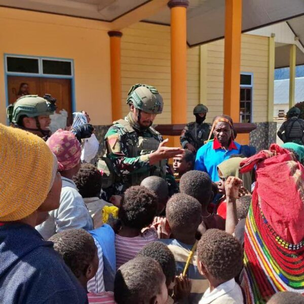 Peduli Pendidikan, TNI AL Dorong Semangat Belajar Anak Papua di Distrik Obano