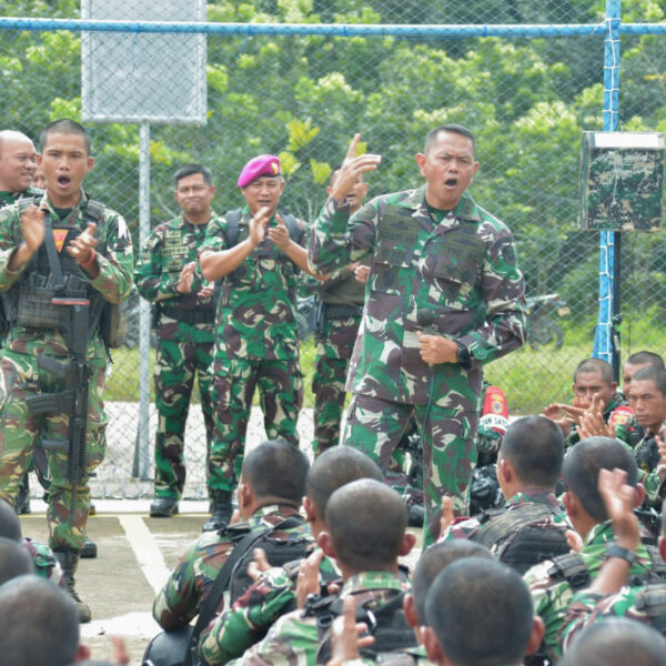Kas Kormar Tinjau Kesiapan Prajurit Marinir Jelang Penugasan di Daerah Strategis
