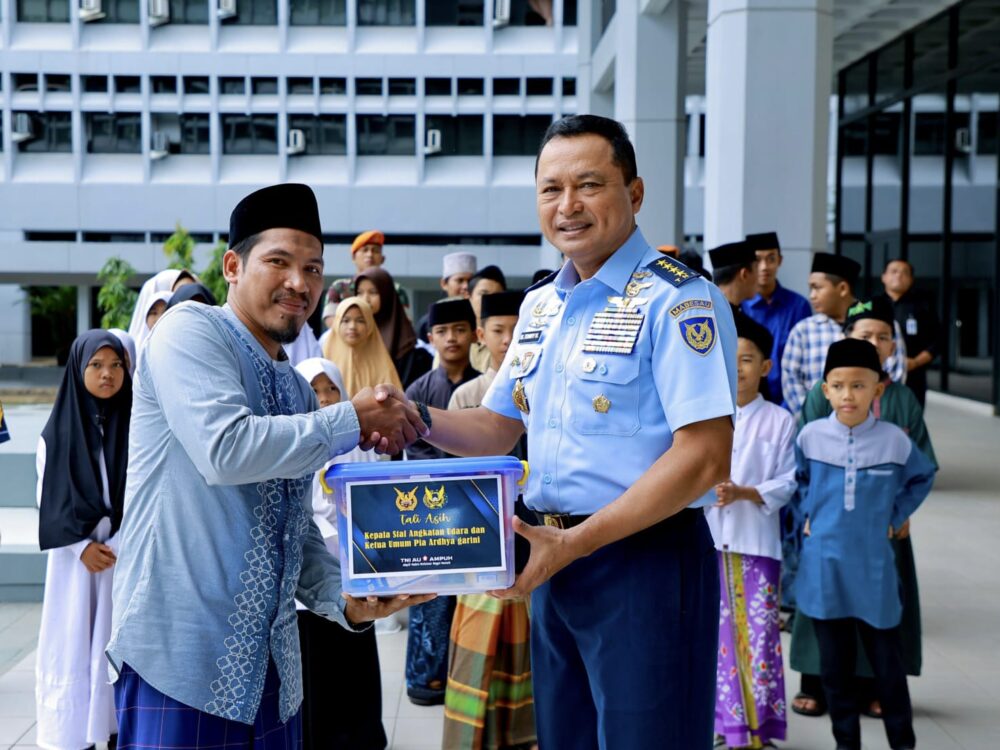 KASAU Serahkan Bantuan Tali Asih kepada Panti Asuhan Miftahul Huda