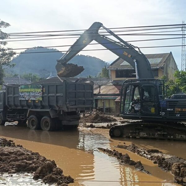 Maksimalkan Alat Berat, TNI AD Normalisasi GKPI Hutanabolon Pascabanjir