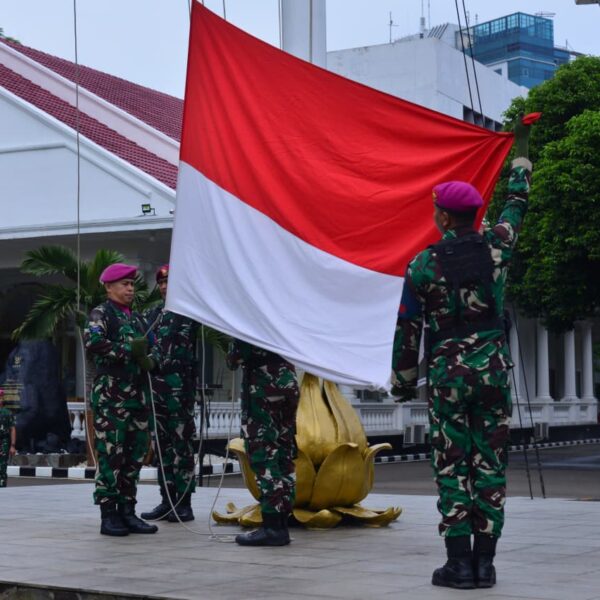 Bendera Merah Putih Berkibar, Prajurit Mako Kormar Teguhkan Loyalitas