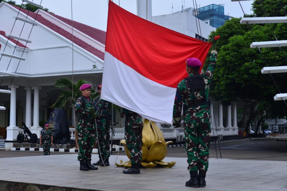 Bendera Merah Putih Berkibar, Prajurit Mako Kormar Teguhkan Loyalitas