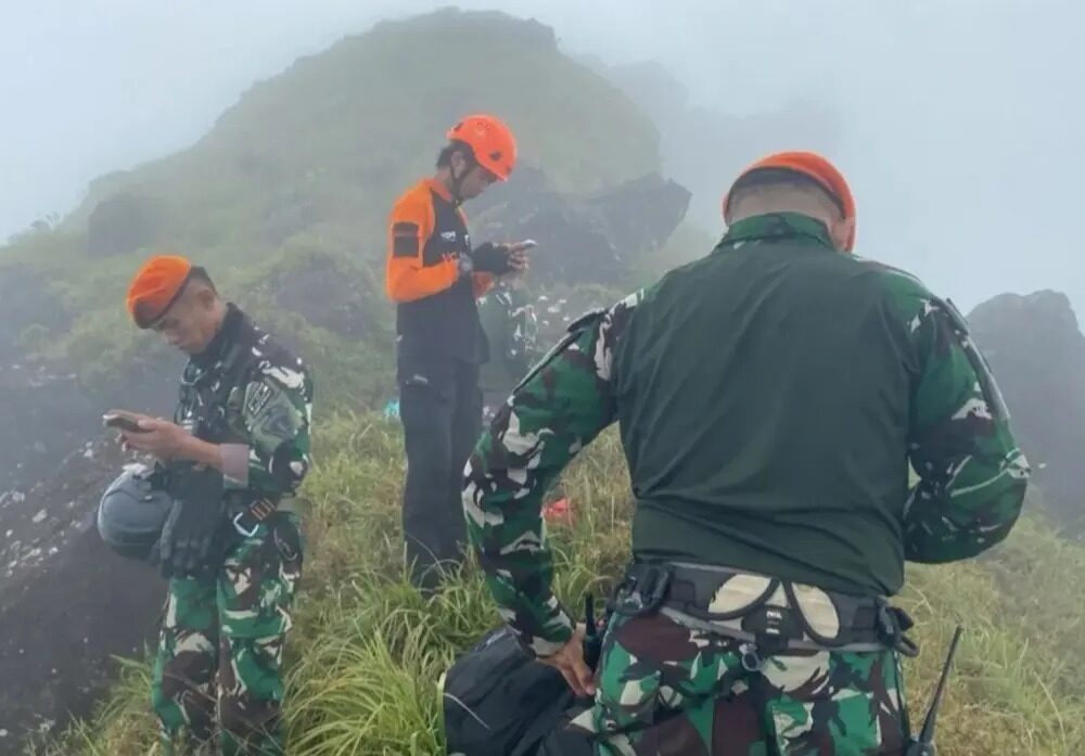 TNI Temukan Lokasi Jatuhnya Pesawat ATR 42-500 di Gunung Bulusaraung