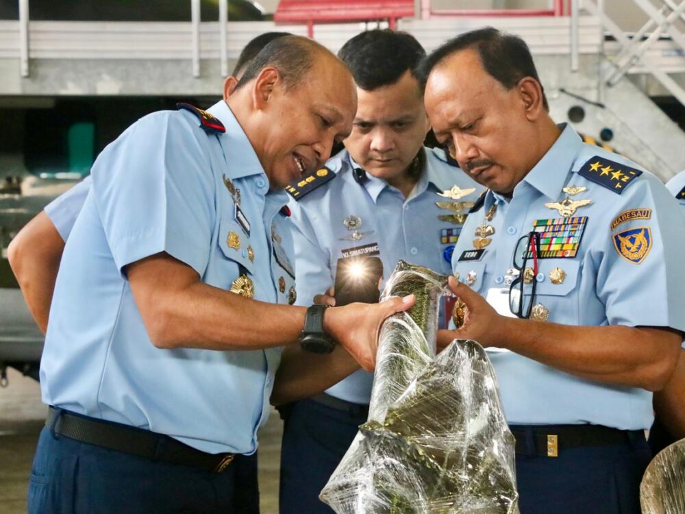 Wakasau Tinjau Pemeliharaan Helikopter H225M Caracal, Pastikan Kesiapan Operasional Alpalhankam TNI AU
