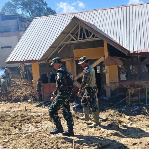 Bersihkan SD Negeri 11 Pegasing, TNI AD Pulihkan Aktivitas Belajar di Aceh Tengah