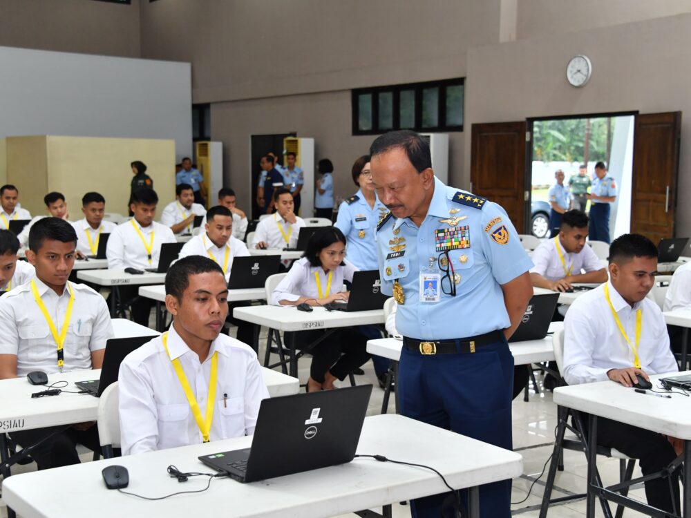 Serap Pilot Lulusan Sekolah Penerbangan, Wakasau Tinjau Seleksi PSDP Khusus Penerbang TNI TA 2026