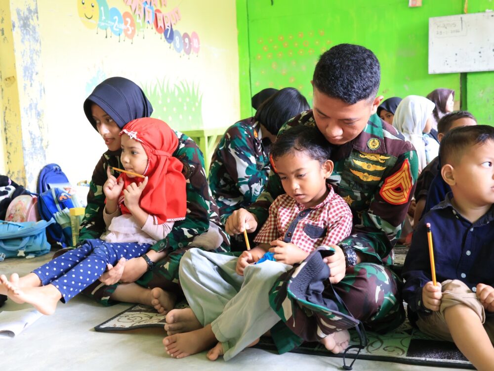 Taruna AAU Beri Trauma Healing kepada Siswa TK IT Alam Surya Aceh Tamiang