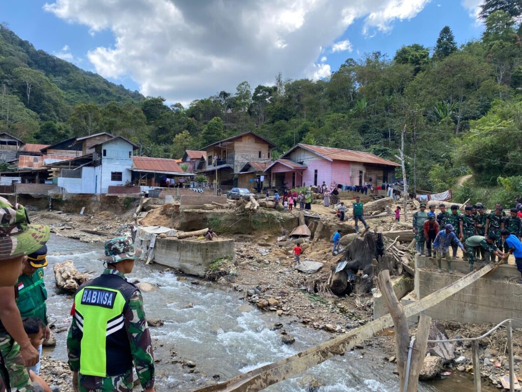 Bergerak Bersama, Jembatan Darurat pun Tercipta