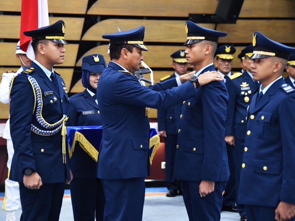 Berprestasi di Kancah Internasional, Enam Atlet TNI AU Dilantik Perwira